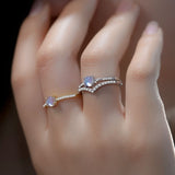 Curved V-Shape Ring